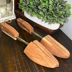Johnston & Murphy - Cedar Shoe Trees